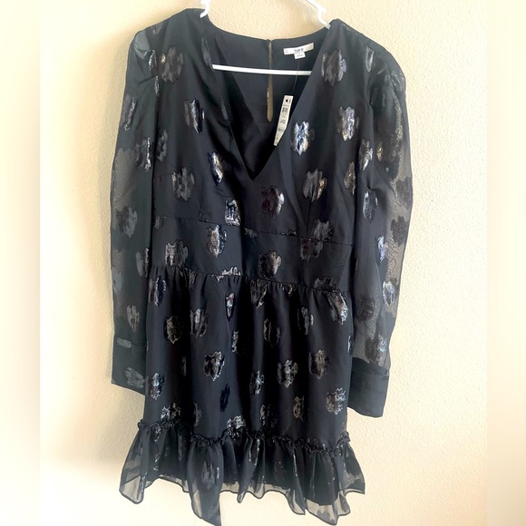 Bar III NWT Black V‎ Neck w/ Silver Accents Sheer Long Sleeves w/ Back Tie Large - Picture 1 of 7